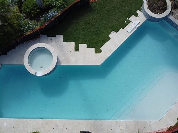 Saltwater vs Chlorine Systems for Florida Pools