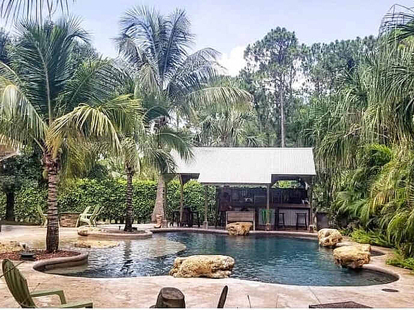 Are Water Features in Wellington Right for Your Pool Design?